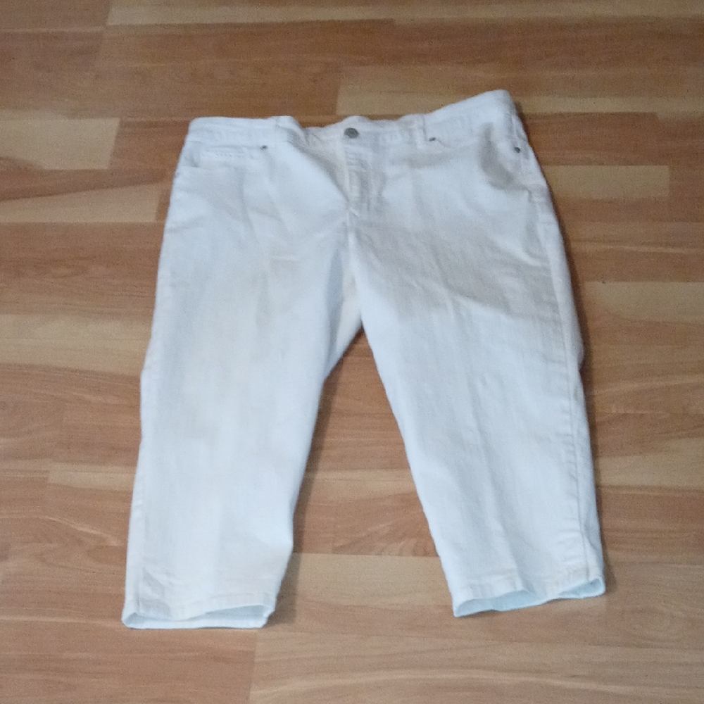Gloria Vanderbilt All-Around Slimming Effect White Cropped Jeans